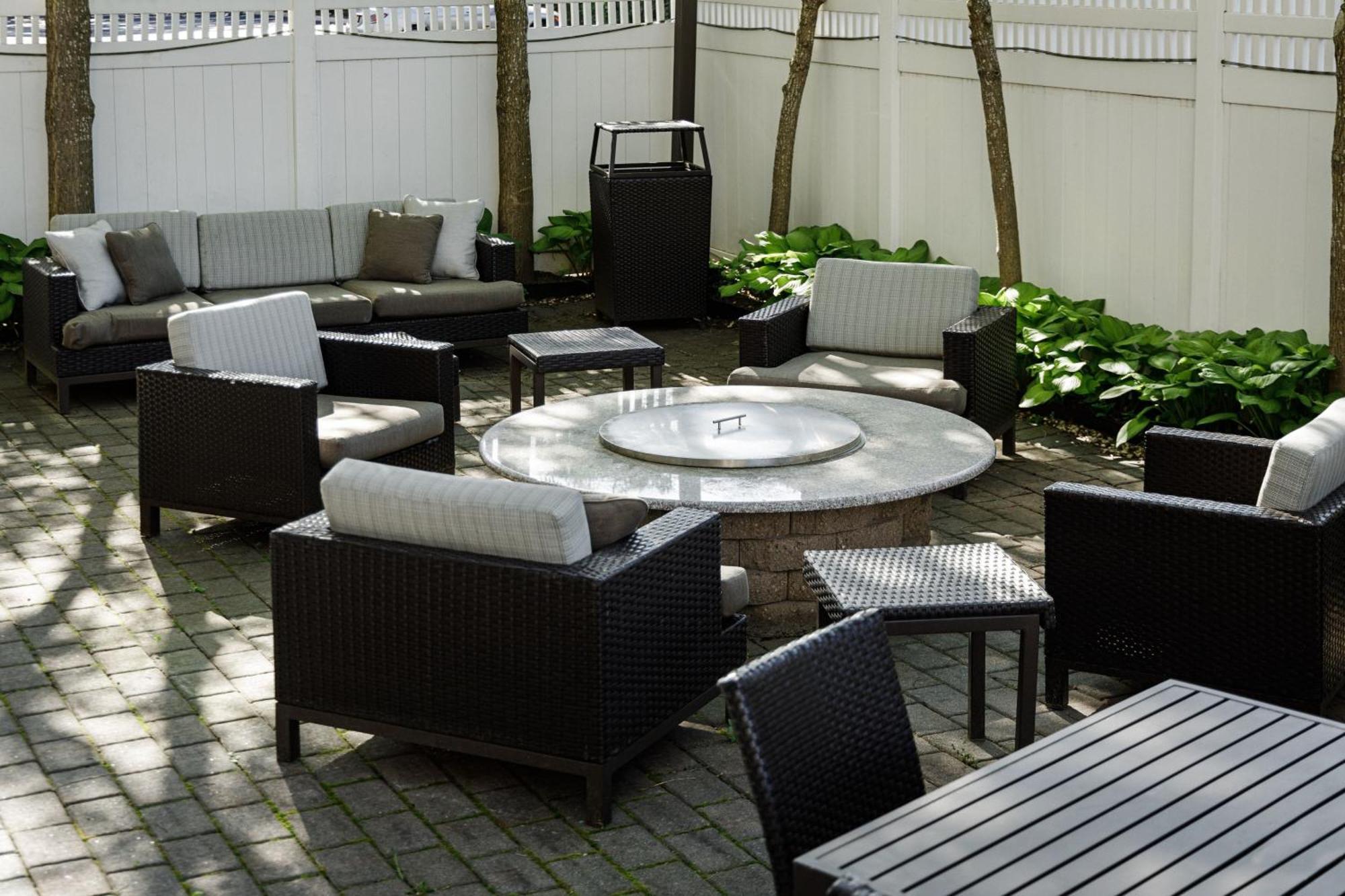 Courtyard Long Island Macarthur Airport Hotel Ronkonkoma Exterior photo